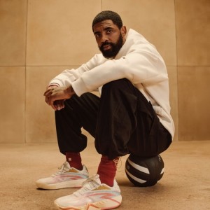 问鼎娱乐官网-欧文新一代签名鞋KAI 3正式亮相！首发为马年主题配色！