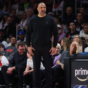 问鼎娱乐官网-火箭1喜讯2不利！乌度卡被冤枉？申京1数据骤降，阿杜被啃老坐实