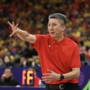 问鼎娱乐app-郭士强：中国男篮非常团结，连续两场逆转依靠为国而战的信仰