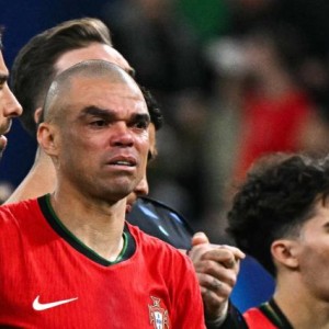 问鼎娱乐app-葡萄牙输了 佩佩哭了 他谢C罗 葡萄牙更应感谢他